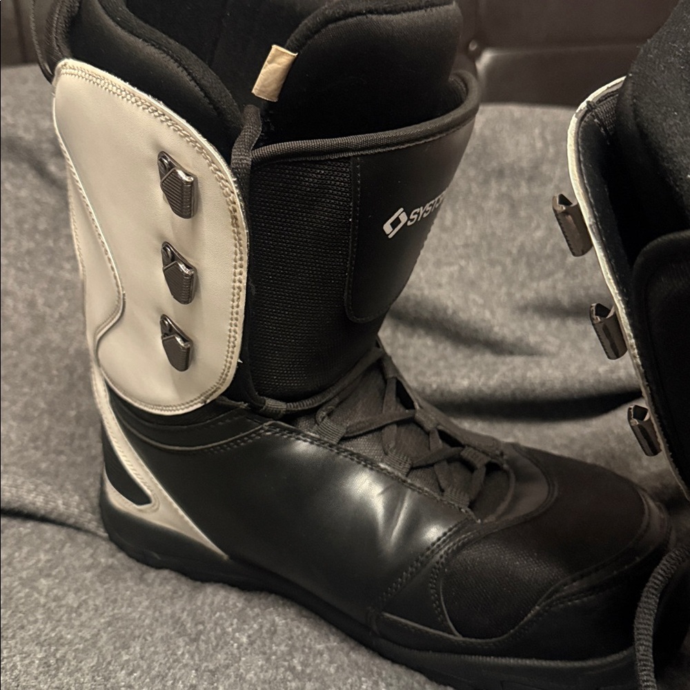 System3 Black and White Snowboard Boots